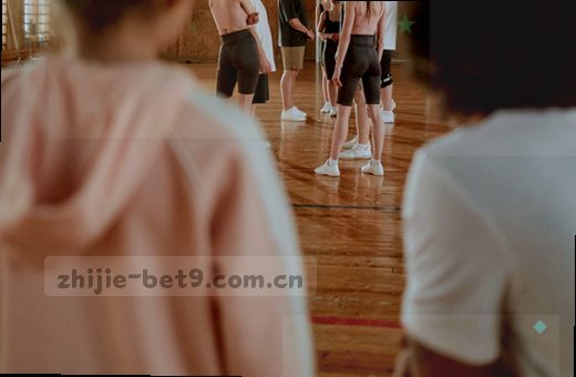 篮球飞过篮筐 比分定格跳动